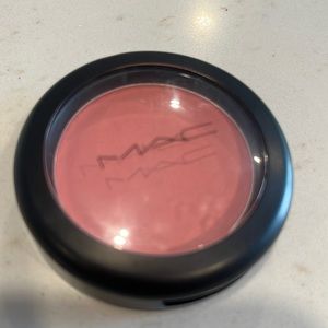 MAC blush- Fleur Power